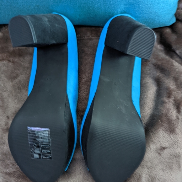 Shoes - Picture 4 of 4